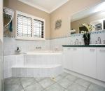 Ванная комната с угловой ванной: как подобрать дизайн